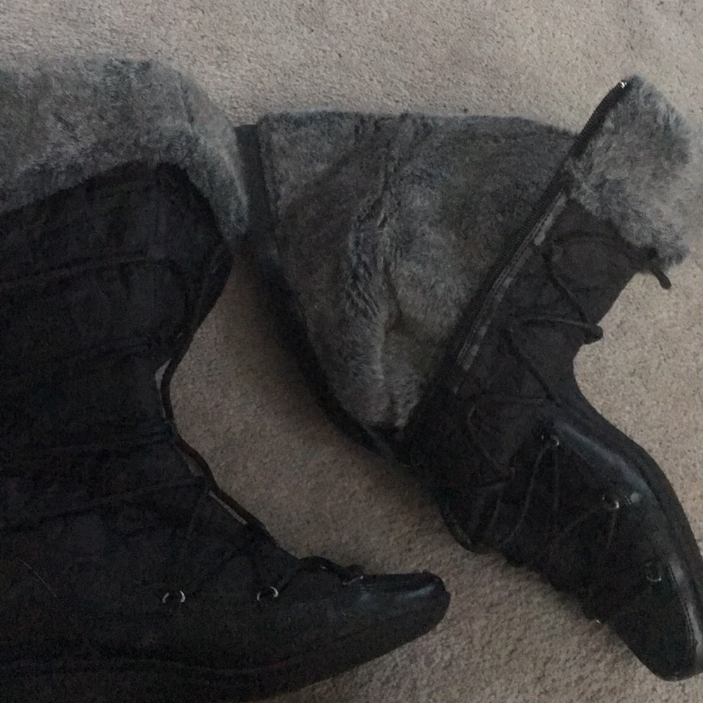 Fur (faux) lined warmer winter boots.